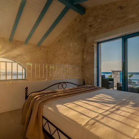 Kyanorama Villa, A Seaside Escape Vilă *
