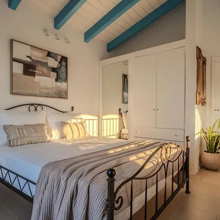 Kyanorama Villa, A Seaside Escape فيلة